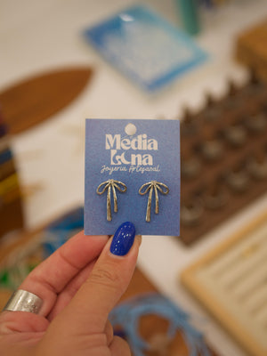 Open image in slideshow, bow studs
